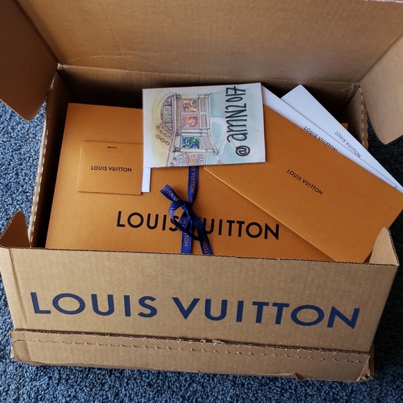 Louis Vuitton Gift Box and LV Ribbon - Picture 5 of 6